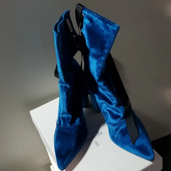 Sz 37.5 NIB $595 Clergerie x Self-Portrait velvet boots